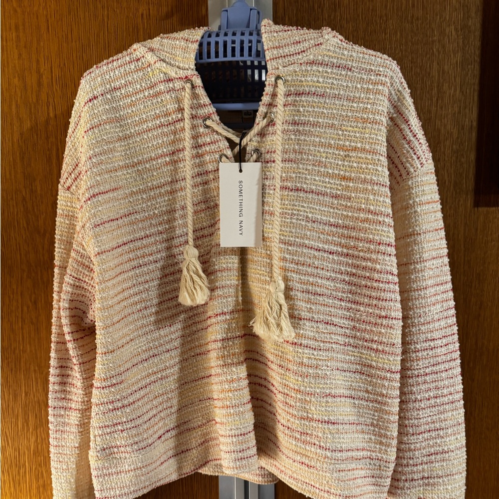 Adorable pullover cropped